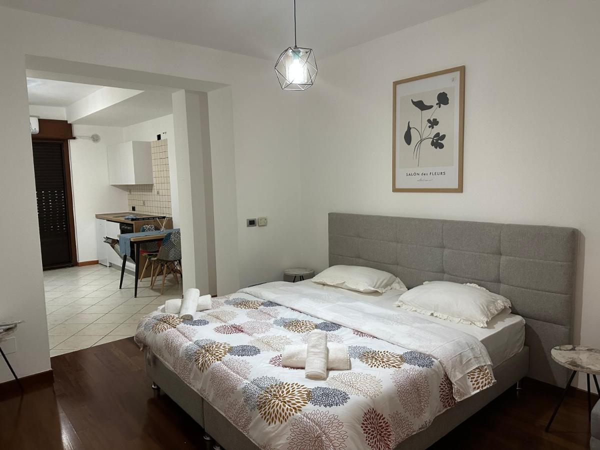 City Center Shkodra B&B Esterno foto
